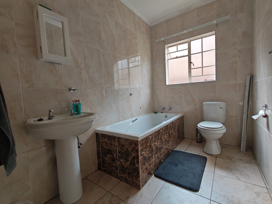 3 Bedroom Property for Sale in Waterval East North West